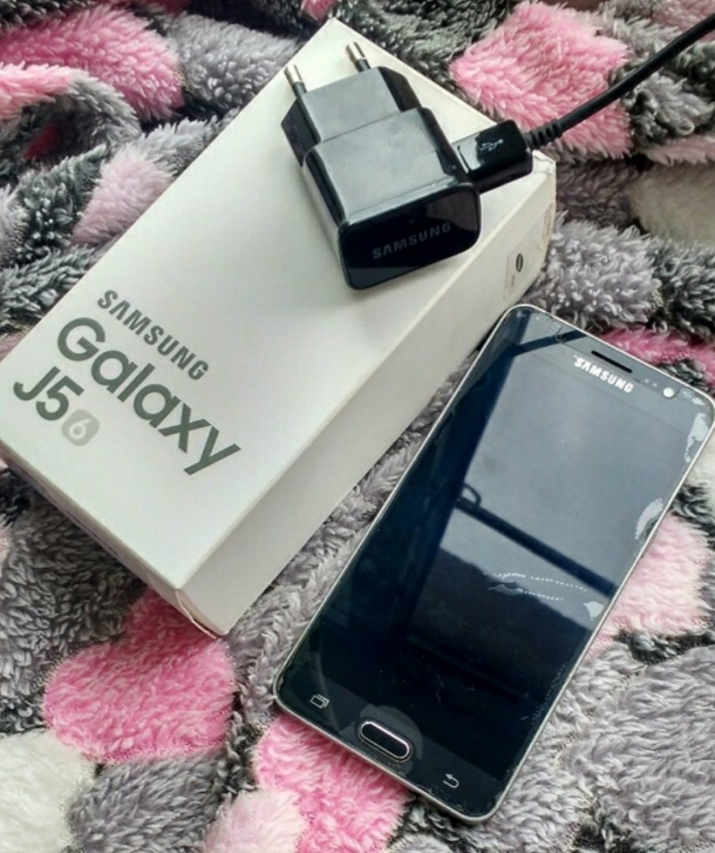 Продам SAMSUNG Galaxy J5 2016
