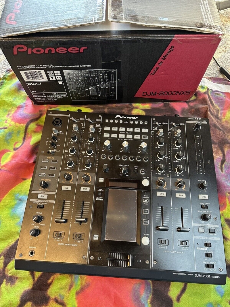 Pioneer DJM-2000NXS Pro DJ- 4-